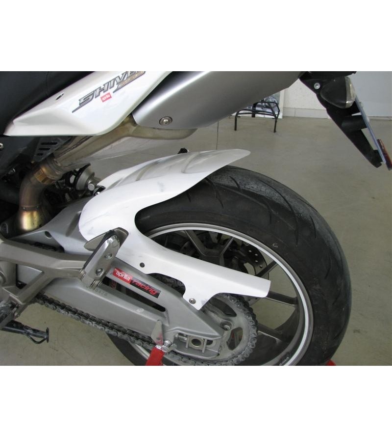 Garde boue arrière Aprilia Shiver 750 de 2007 à 2012 vue gauche avec carter de chaîne