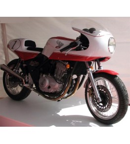 Tête de fourche type Café Racer sur Honda CB 500 vue préparation entière