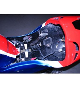 Coque arrière autoporteuse RCV Réplica VFR 90-93 éléments electrique replacés et refixés 1