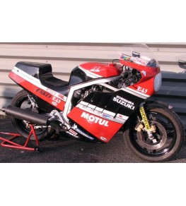 Carénage Endurance en 2 parties 750 GSXR 1985 montage 1