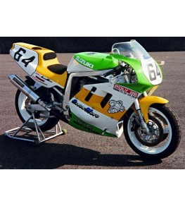 Carénage en 2 parties 750 GSXR 1991 phare fermé sur moto complète