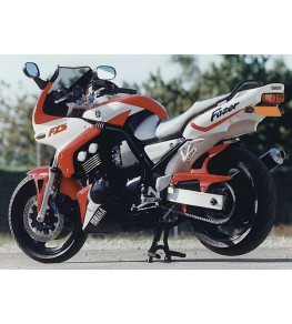 Garde boue arrière Fazer 600 98-01 vue sur moto complète