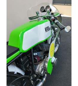 Réservoir polyester Mach 3 montage sur Kawasaki 500 H1 de 1972 vue 2