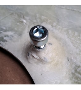 Exemple de collage avec écrou à coller et vis diamètre 6mm